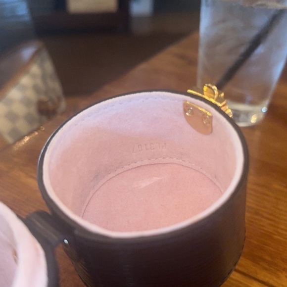 Louis Vuitton Parfume Case - Picture 3 of 7